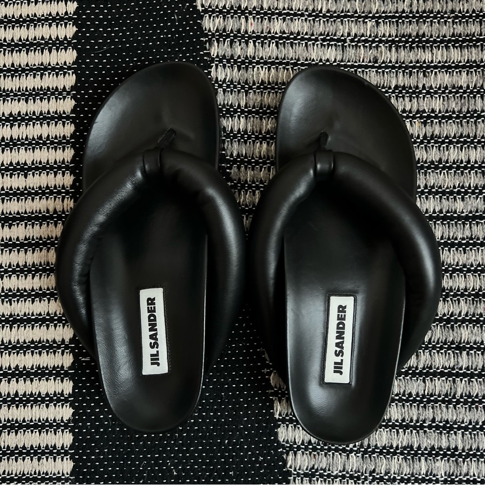Jil Sander Thong Padded Sandal in Black - Picture 9 of 16